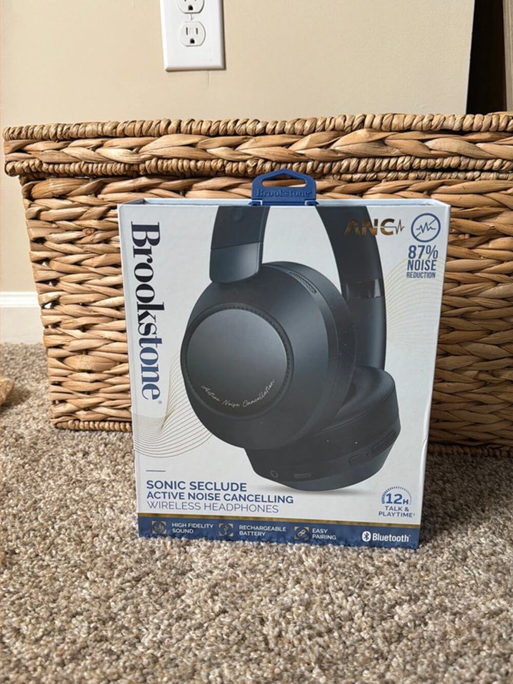 Brookstone NIB, active noise canceling wireless headphones